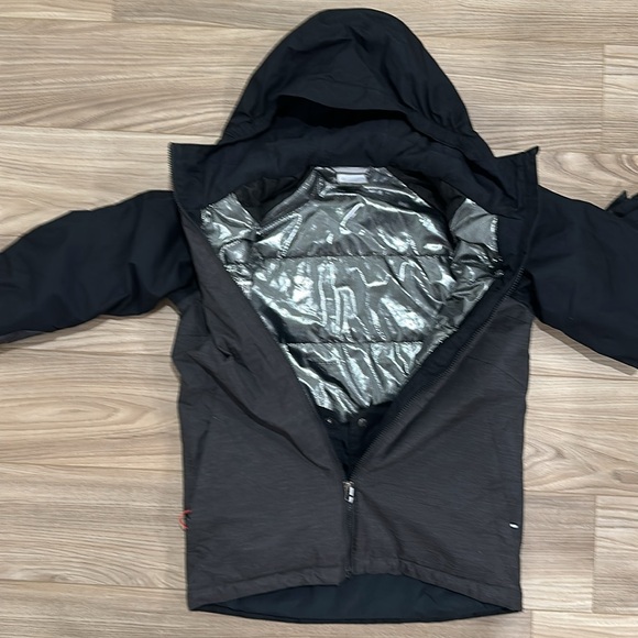 Almost new Columbia winter jacket for girl size Large - Picture 3 of 3